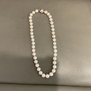 Women’s authentic cream Pearl Necklace
